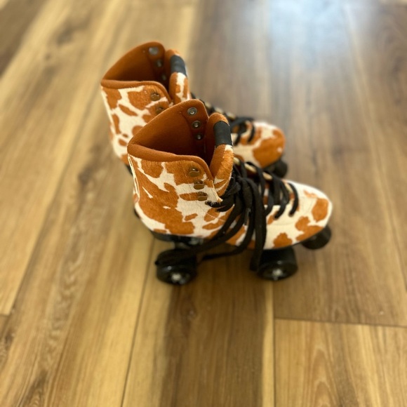 Intentionally blank whip it genuine calf hair roller skates size 36 women’s - Picture 5 of 11